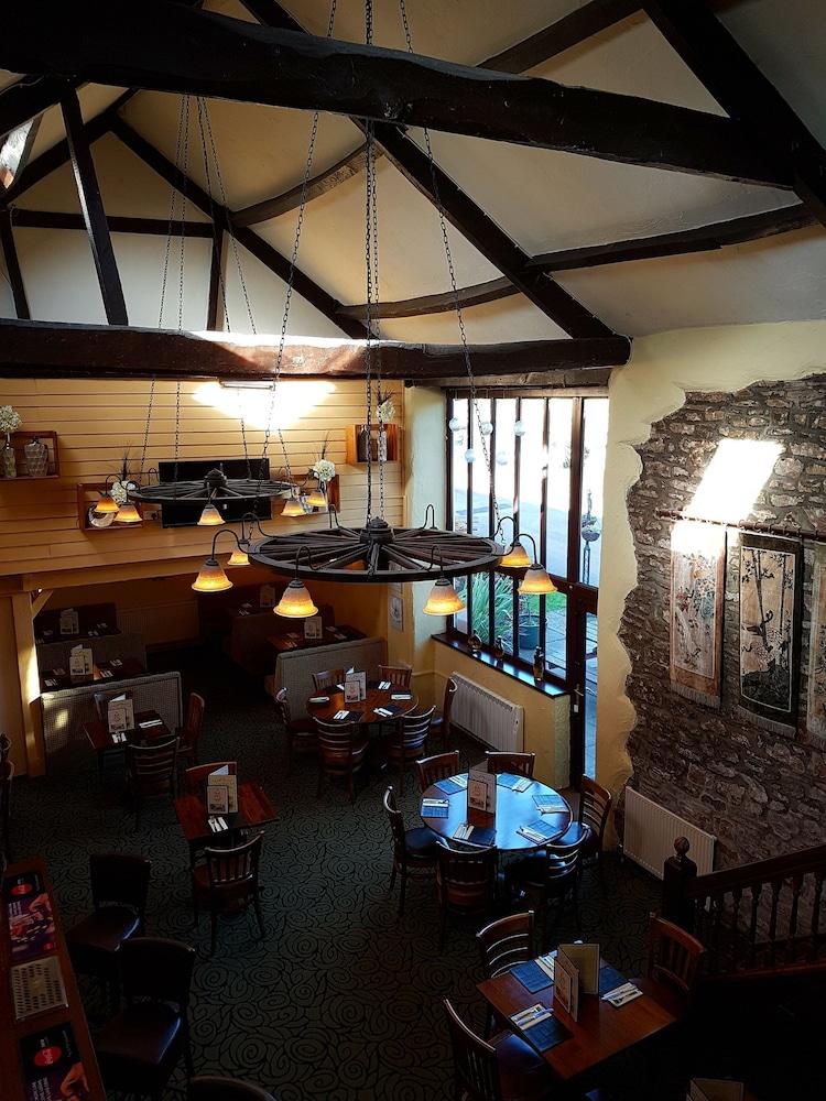 The Old Barn Inn Newport  Eksteriør bilde